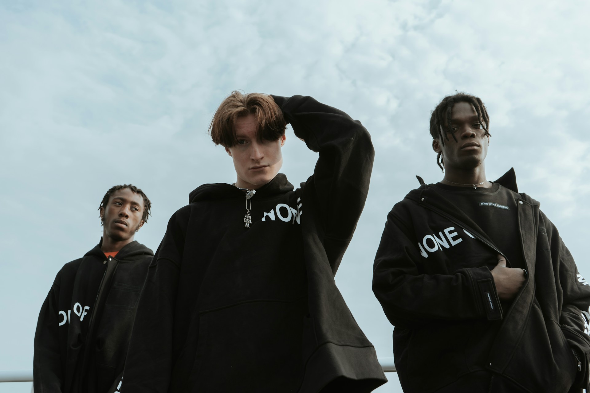 Models wearing black Ordinary jackets